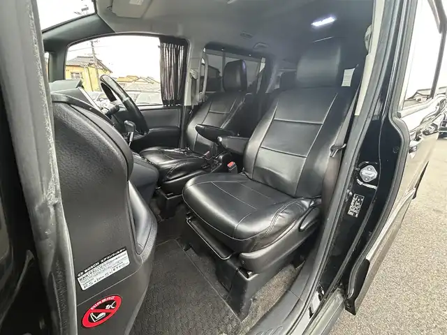 トヨタ ヴォクシー ZS 愛知県 2014(平26)年 10.3万km ブラック スマートキー/プッシュスタート/純正9インチナビ/フルセグTV/BT/バックカメラ/純正フリップダウンモニター/ビルトインETC/純正16インチAW/片側パワースライドドア/オートライト/純正フロアマット/純正ドアバイザー/取説、保証書