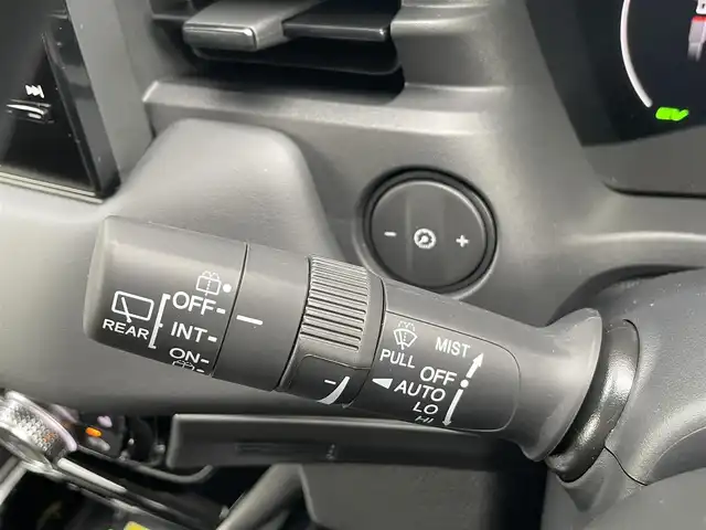 ホンダ ヴェゼル ハイブリッド e:HEV Z 千葉県 2025(令7)年 0.1千km プラチナホワイトパール 登録済未使用車/・登録時走行距離4km/ホンダセンシング/・衝突軽減ブレーキ/レーンキープアシスト/・レーダークルーズコントロール/オートハイビーム/・クリアランスソナー/ブラインドスポットモニター/純正9インチディスプレイナビ/・フルセグ/BT/USB/カープレイ/バックカメラ/ステアリングスイッチ/パドルシフト/ハンズフリーパワーバックドア/電動パーキングブレーキ/ブレーキホールド/ワイヤレス充電/ETC2.0/ハーフレザーシート/シートヒーター(D/N席)/LEDヘッドライト/オートライト/フォグライト/スマートキー/プッシュスタート