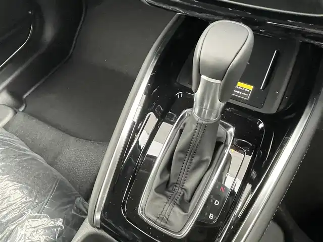 ホンダ ヴェゼル ハイブリッド e:HEV Z 千葉県 2025(令7)年 0.1千km プラチナホワイトパール 登録済未使用車/・登録時走行距離4km/ホンダセンシング/・衝突軽減ブレーキ/レーンキープアシスト/・レーダークルーズコントロール/オートハイビーム/・クリアランスソナー/ブラインドスポットモニター/純正9インチディスプレイナビ/・フルセグ/BT/USB/カープレイ/バックカメラ/ステアリングスイッチ/パドルシフト/ハンズフリーパワーバックドア/電動パーキングブレーキ/ブレーキホールド/ワイヤレス充電/ETC2.0/ハーフレザーシート/シートヒーター(D/N席)/LEDヘッドライト/オートライト/フォグライト/スマートキー/プッシュスタート