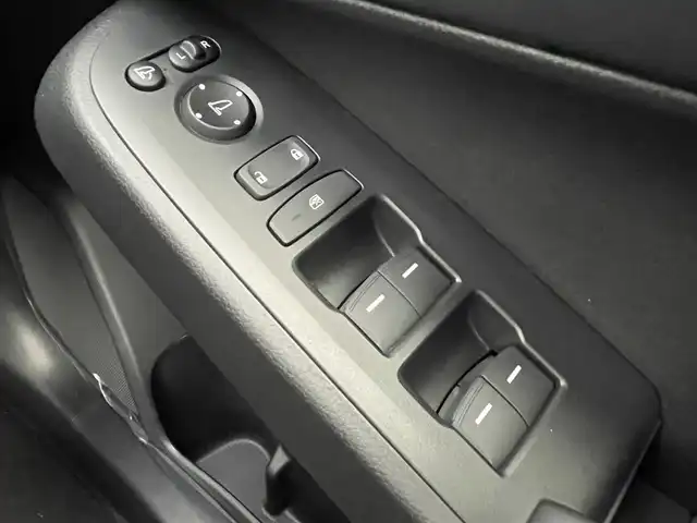 ホンダ ヴェゼル ハイブリッド e:HEV Z 千葉県 2025(令7)年 0.1千km プラチナホワイトパール 登録済未使用車/・登録時走行距離4km/ホンダセンシング/・衝突軽減ブレーキ/レーンキープアシスト/・レーダークルーズコントロール/オートハイビーム/・クリアランスソナー/ブラインドスポットモニター/純正9インチディスプレイナビ/・フルセグ/BT/USB/カープレイ/バックカメラ/ステアリングスイッチ/パドルシフト/ハンズフリーパワーバックドア/電動パーキングブレーキ/ブレーキホールド/ワイヤレス充電/ETC2.0/ハーフレザーシート/シートヒーター(D/N席)/LEDヘッドライト/オートライト/フォグライト/スマートキー/プッシュスタート