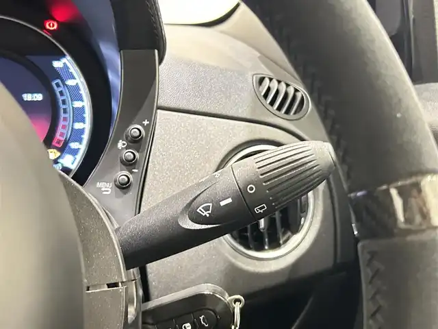 アバルト ５９５ コンペティツィオーネ 福岡県 2017(平29)年 2.2万km 黒 茶／黒ハーフザーシート　/純正ディスプレイオーディオ　/Ｂｌｕｅｔｏｏｔｈ　/オートエアコン　/リアクリアランスソナー　/純正１７インチＡＷ