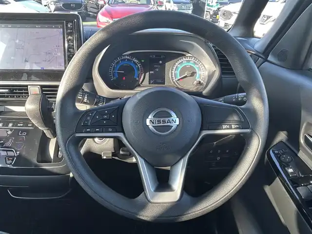 日産 ルークス ハイウェイスター X 福岡県 2023(令5)年 0.6万km ブラック 純正9型ナビ（BT/フルセグ)/アラウンドビューモニター/バックカメラ/フロントカメラ/サイドカメラ/両側パワースライドドア/ハンズフリードア/LEDヘッドライト/フォグランプ/オートライト/純正14インチAW/アイドリングストップ/横滑り防止装置/コーナーセンサー/レーンキープアシスト/盗難防止装置/衝突軽減システム/TVキャンセラー/スマートキー/保証書/取扱説明書