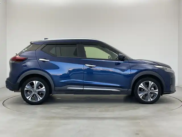 日産 キックス X 新潟県 2020(令2)年 5.6万km ダークブルー ワンオーナー/プロパイロット/純正メモリナビ/　フルセグTV/Bluetooth/CD/DVD/USB/衝突被害軽減ブレーキ/レーンキープアシスト/レーダークルーズコントロール/アラウンドビューモニター/インテリジェントルームミラー/純正ドライブレコーダー【DH5-D】/ハーフレザーシート/前席シートヒーター/ステアリングヒーター/前後コーナーセンサー/ビルトインETC2.0/ステアリングスイッチ