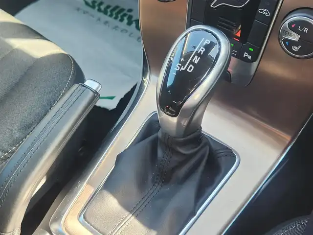 ボルボ Ｖ４０ クロスカントリー T4 ノルディック 茨城県 2014(平26)年 7.4万km ゴールド 〇純正ナビ/〇フルセグTV/〇クルーズコントロール/〇エアバッグ/〇アイドリングストップ/〇車線逸脱防止支援システム/〇ターボ/〇パワーシート/シートヒーター/〇純正17インチアルミホイール/〇ルーフレール/〇キーレスエントリー/〇禁煙車