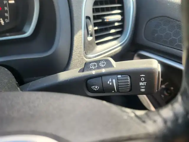 ボルボ Ｖ４０ クロスカントリー T4 ノルディック 茨城県 2014(平26)年 7.4万km ゴールド 〇純正ナビ/〇フルセグTV/〇クルーズコントロール/〇エアバッグ/〇アイドリングストップ/〇車線逸脱防止支援システム/〇ターボ/〇パワーシート/シートヒーター/〇純正17インチアルミホイール/〇ルーフレール/〇キーレスエントリー/〇禁煙車