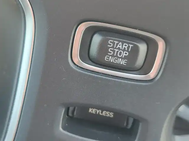 ボルボ Ｖ４０ クロスカントリー T4 ノルディック 茨城県 2014(平26)年 7.4万km ゴールド 〇純正ナビ/〇フルセグTV/〇クルーズコントロール/〇エアバッグ/〇アイドリングストップ/〇車線逸脱防止支援システム/〇ターボ/〇パワーシート/シートヒーター/〇純正17インチアルミホイール/〇ルーフレール/〇キーレスエントリー/〇禁煙車