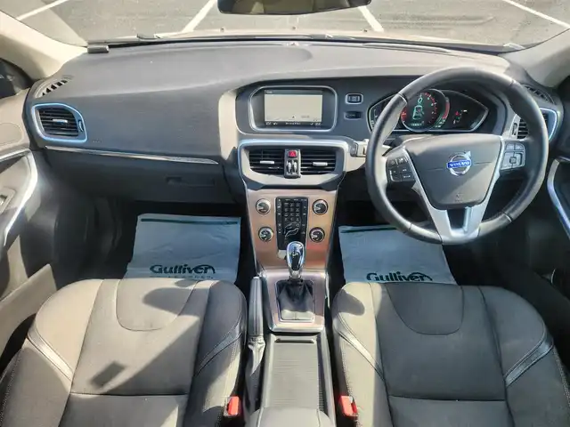 ボルボ Ｖ４０ クロスカントリー T4 ノルディック 茨城県 2014(平26)年 7.4万km ゴールド 〇純正ナビ/〇フルセグTV/〇クルーズコントロール/〇エアバッグ/〇アイドリングストップ/〇車線逸脱防止支援システム/〇ターボ/〇パワーシート/シートヒーター/〇純正17インチアルミホイール/〇ルーフレール/〇キーレスエントリー/〇禁煙車