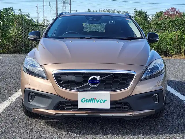 ボルボ Ｖ４０ クロスカントリー T4 ノルディック 茨城県 2014(平26)年 7.4万km ゴールド 〇純正ナビ/〇フルセグTV/〇クルーズコントロール/〇エアバッグ/〇アイドリングストップ/〇車線逸脱防止支援システム/〇ターボ/〇パワーシート/シートヒーター/〇純正17インチアルミホイール/〇ルーフレール/〇キーレスエントリー/〇禁煙車