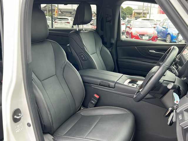 トヨタ アルファードハイブリット Z 岐阜県 2024(令6)年 1.5万km プラチナホワイトパールマイカ 登録時走行距離15122km/デジタルインナーミラー/全方位モニター/純正１４型ディスプレイオーディオ/フルセグＴＶ/バックカメラ/両側パワースライドドア/クルーズコントロール/パワーシート/レザーシート/シートヒーター/禁煙車/エアシート/ステアリングヒーター/前後ドライブレコーダー/ドアバイザー/プッシュスタート/スマートキー/スペアキー/LEDヘッドライト/フォグランプ/オートライト/オートマチックハイビーム/ビルトインETC/純正フロアマット/純正アルミホイール/レーンキープアシスト/アイドリングストップ