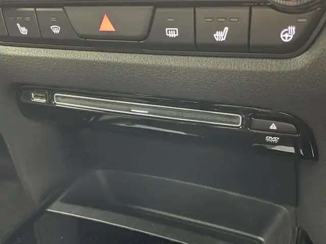 マツダ ＣＸ－３０ XD Lパッケージ 埼玉県 2020(令2)年 2.4万km チタニウムフラッシュマイカ i-ACTIVSENSE/360°ビュー・モニター/アダプティブLEDヘッドライト (ALH)/ハイビームコントロールシステム (HBC)/レーンキープアシストシステム (LAS)/ドライバーアテンションアラート (DAA)/レーダークルーズコントロール /スマートブレーキサポート (SBS)/純正マツダコネクトナビ/　DTV CD DVD BT Apple Carplay HDMI/レザーシート/アクティブドライビングディスプレイ/前席シートヒーター/ステアリングヒーター/D席メモリ付パワーシート/パーキングセンサー/ブラインドスポットモニタリング（BSM）/TRC（トラクションコントロール）/純正前後ドライブレコーダー/純正ビルトインETC/エンジンスタートボタン/スマートキー/スペアキー/純正フロアマット