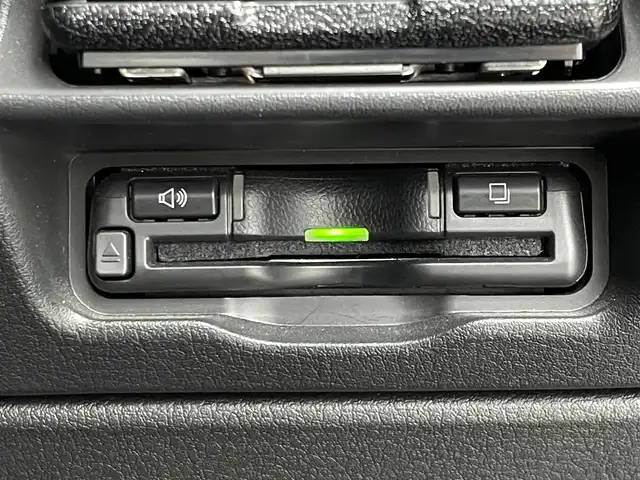 マツダ ＣＸ－３０ XD Lパッケージ 埼玉県 2020(令2)年 2.4万km チタニウムフラッシュマイカ i-ACTIVSENSE/360°ビュー・モニター/アダプティブLEDヘッドライト (ALH)/ハイビームコントロールシステム (HBC)/レーンキープアシストシステム (LAS)/ドライバーアテンションアラート (DAA)/レーダークルーズコントロール /スマートブレーキサポート (SBS)/純正マツダコネクトナビ/　DTV CD DVD BT Apple Carplay HDMI/レザーシート/アクティブドライビングディスプレイ/前席シートヒーター/ステアリングヒーター/D席メモリ付パワーシート/パーキングセンサー/ブラインドスポットモニタリング（BSM）/TRC（トラクションコントロール）/純正前後ドライブレコーダー/純正ビルトインETC/エンジンスタートボタン/スマートキー/スペアキー/純正フロアマット