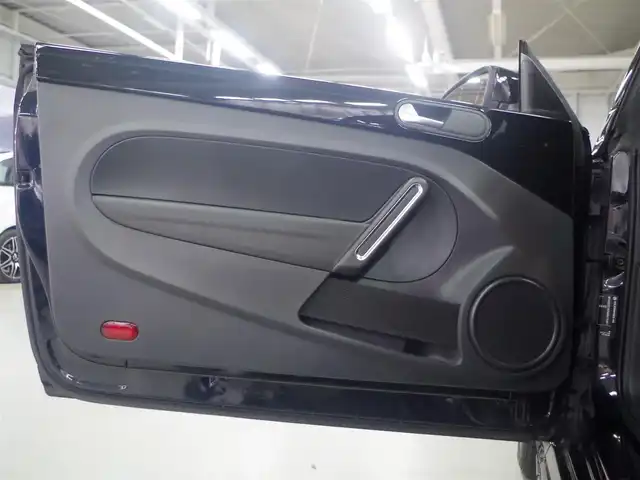 フォルクスワーゲン ザ・ビートル 2．0 Rライン 兵庫県 2017(平29)年 5.3万km ディープブラックパールエフェクト 純正ナビ/リアビューカメラ/前後センサー/フルセグTV/Bluetooth接続/レザーシート/シートヒーター/クルーズコントロール/ブラインドスポットディテクション/リアトラフィックアラート/オートエアコン/オートライト/プッシュスタート/キセノンヘッドライト/ETC/OPエアコンパネル/OPシフトカバーパネル/OPルームミラーカバー/OPフロントライセンスプレートトリム/OPドアサイドパネルモール/純正フロアマット/ドライブレコーダー