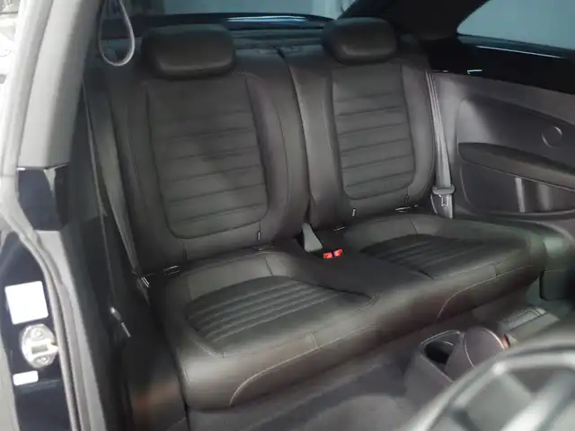 フォルクスワーゲン ザ・ビートル 2．0 Rライン 兵庫県 2017(平29)年 5.3万km ディープブラックパールエフェクト 純正ナビ/リアビューカメラ/前後センサー/フルセグTV/Bluetooth接続/レザーシート/シートヒーター/クルーズコントロール/ブラインドスポットディテクション/リアトラフィックアラート/オートエアコン/オートライト/プッシュスタート/キセノンヘッドライト/ETC/OPエアコンパネル/OPシフトカバーパネル/OPルームミラーカバー/OPフロントライセンスプレートトリム/OPドアサイドパネルモール/純正フロアマット/ドライブレコーダー