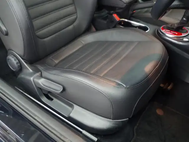 フォルクスワーゲン ザ・ビートル 2．0 Rライン 兵庫県 2017(平29)年 5.3万km ディープブラックパールエフェクト 純正ナビ/リアビューカメラ/前後センサー/フルセグTV/Bluetooth接続/レザーシート/シートヒーター/クルーズコントロール/ブラインドスポットディテクション/リアトラフィックアラート/オートエアコン/オートライト/プッシュスタート/キセノンヘッドライト/ETC/OPエアコンパネル/OPシフトカバーパネル/OPルームミラーカバー/OPフロントライセンスプレートトリム/OPドアサイドパネルモール/純正フロアマット/ドライブレコーダー