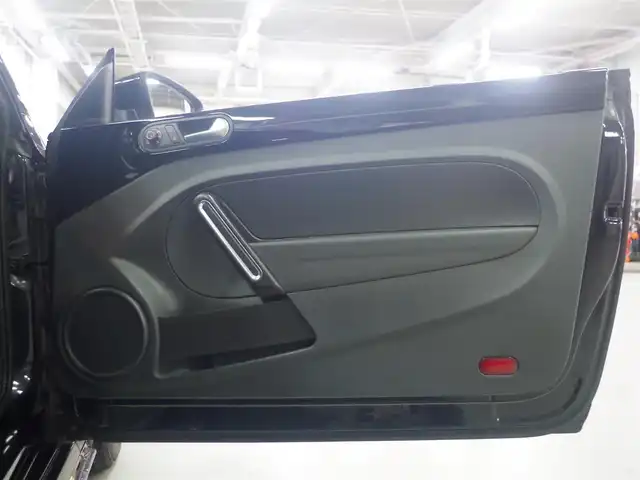 フォルクスワーゲン ザ・ビートル 2．0 Rライン 兵庫県 2017(平29)年 5.3万km ディープブラックパールエフェクト 純正ナビ/リアビューカメラ/前後センサー/フルセグTV/Bluetooth接続/レザーシート/シートヒーター/クルーズコントロール/ブラインドスポットディテクション/リアトラフィックアラート/オートエアコン/オートライト/プッシュスタート/キセノンヘッドライト/ETC/OPエアコンパネル/OPシフトカバーパネル/OPルームミラーカバー/OPフロントライセンスプレートトリム/OPドアサイドパネルモール/純正フロアマット/ドライブレコーダー