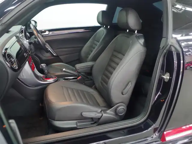 フォルクスワーゲン ザ・ビートル 2．0 Rライン 兵庫県 2017(平29)年 5.3万km ディープブラックパールエフェクト 純正ナビ/リアビューカメラ/前後センサー/フルセグTV/Bluetooth接続/レザーシート/シートヒーター/クルーズコントロール/ブラインドスポットディテクション/リアトラフィックアラート/オートエアコン/オートライト/プッシュスタート/キセノンヘッドライト/ETC/OPエアコンパネル/OPシフトカバーパネル/OPルームミラーカバー/OPフロントライセンスプレートトリム/OPドアサイドパネルモール/純正フロアマット/ドライブレコーダー