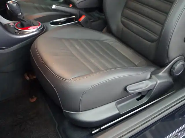 フォルクスワーゲン ザ・ビートル 2．0 Rライン 兵庫県 2017(平29)年 5.3万km ディープブラックパールエフェクト 純正ナビ/リアビューカメラ/前後センサー/フルセグTV/Bluetooth接続/レザーシート/シートヒーター/クルーズコントロール/ブラインドスポットディテクション/リアトラフィックアラート/オートエアコン/オートライト/プッシュスタート/キセノンヘッドライト/ETC/OPエアコンパネル/OPシフトカバーパネル/OPルームミラーカバー/OPフロントライセンスプレートトリム/OPドアサイドパネルモール/純正フロアマット/ドライブレコーダー