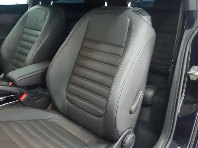 フォルクスワーゲン ザ・ビートル 2．0 Rライン 兵庫県 2017(平29)年 5.3万km ディープブラックパールエフェクト 純正ナビ/リアビューカメラ/前後センサー/フルセグTV/Bluetooth接続/レザーシート/シートヒーター/クルーズコントロール/ブラインドスポットディテクション/リアトラフィックアラート/オートエアコン/オートライト/プッシュスタート/キセノンヘッドライト/ETC/OPエアコンパネル/OPシフトカバーパネル/OPルームミラーカバー/OPフロントライセンスプレートトリム/OPドアサイドパネルモール/純正フロアマット/ドライブレコーダー