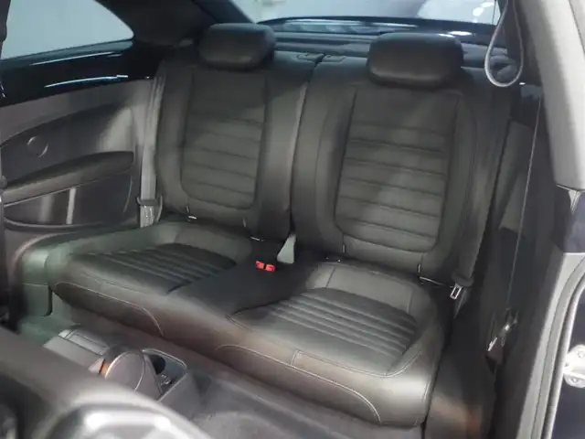 フォルクスワーゲン ザ・ビートル 2．0 Rライン 兵庫県 2017(平29)年 5.3万km ディープブラックパールエフェクト 純正ナビ/リアビューカメラ/前後センサー/フルセグTV/Bluetooth接続/レザーシート/シートヒーター/クルーズコントロール/ブラインドスポットディテクション/リアトラフィックアラート/オートエアコン/オートライト/プッシュスタート/キセノンヘッドライト/ETC/OPエアコンパネル/OPシフトカバーパネル/OPルームミラーカバー/OPフロントライセンスプレートトリム/OPドアサイドパネルモール/純正フロアマット/ドライブレコーダー