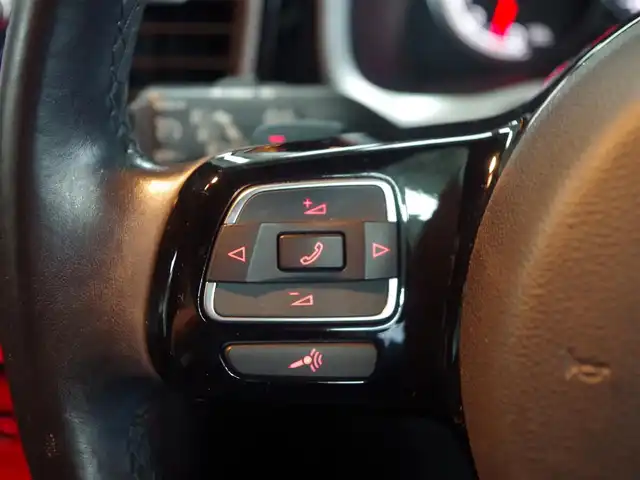 フォルクスワーゲン ザ・ビートル 2．0 Rライン 兵庫県 2017(平29)年 5.3万km ディープブラックパールエフェクト 純正ナビ/リアビューカメラ/前後センサー/フルセグTV/Bluetooth接続/レザーシート/シートヒーター/クルーズコントロール/ブラインドスポットディテクション/リアトラフィックアラート/オートエアコン/オートライト/プッシュスタート/キセノンヘッドライト/ETC/OPエアコンパネル/OPシフトカバーパネル/OPルームミラーカバー/OPフロントライセンスプレートトリム/OPドアサイドパネルモール/純正フロアマット/ドライブレコーダー