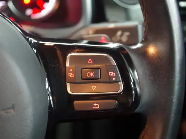 フォルクスワーゲン ザ・ビートル 2．0 Rライン 兵庫県 2017(平29)年 5.3万km ディープブラックパールエフェクト 純正ナビ/リアビューカメラ/前後センサー/フルセグTV/Bluetooth接続/レザーシート/シートヒーター/クルーズコントロール/ブラインドスポットディテクション/リアトラフィックアラート/オートエアコン/オートライト/プッシュスタート/キセノンヘッドライト/ETC/OPエアコンパネル/OPシフトカバーパネル/OPルームミラーカバー/OPフロントライセンスプレートトリム/OPドアサイドパネルモール/純正フロアマット/ドライブレコーダー