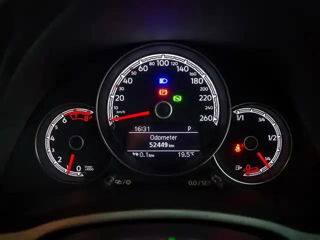 フォルクスワーゲン ザ・ビートル 2．0 Rライン 兵庫県 2017(平29)年 5.3万km ディープブラックパールエフェクト 純正ナビ/リアビューカメラ/前後センサー/フルセグTV/Bluetooth接続/レザーシート/シートヒーター/クルーズコントロール/ブラインドスポットディテクション/リアトラフィックアラート/オートエアコン/オートライト/プッシュスタート/キセノンヘッドライト/ETC/OPエアコンパネル/OPシフトカバーパネル/OPルームミラーカバー/OPフロントライセンスプレートトリム/OPドアサイドパネルモール/純正フロアマット/ドライブレコーダー