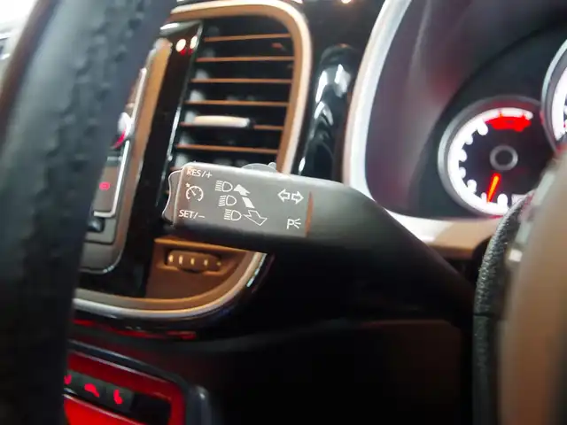 フォルクスワーゲン ザ・ビートル 2．0 Rライン 兵庫県 2017(平29)年 5.3万km ディープブラックパールエフェクト 純正ナビ/リアビューカメラ/前後センサー/フルセグTV/Bluetooth接続/レザーシート/シートヒーター/クルーズコントロール/ブラインドスポットディテクション/リアトラフィックアラート/オートエアコン/オートライト/プッシュスタート/キセノンヘッドライト/ETC/OPエアコンパネル/OPシフトカバーパネル/OPルームミラーカバー/OPフロントライセンスプレートトリム/OPドアサイドパネルモール/純正フロアマット/ドライブレコーダー