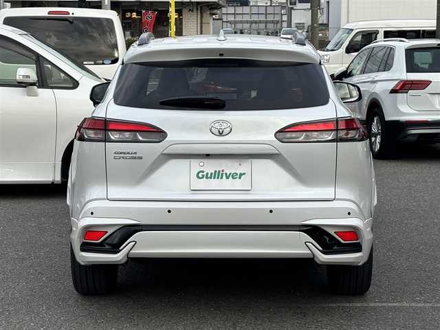 トヨタ カローラ クロス Z 愛知県 2025(令7)年 0.7万km プラチナホワイトパールマイカ /禁煙//ワンオーナー//ガラスルーフ//モデリスタエアロ（フロント・サイド・リア）//モデリスタカラードフェンダー//モデリスタドアプロテクター//黒半革シート//シートヒーター（前席）//パワーシート（D席）//純正18AW//メーカーナビ//フルセグ/BT/USB/Miracast//バックカメラ//ビルトインETC2.0//ハンズフリーパワーバックドア//置くだけ充電//ACC/PCS/LDA/BSM/PDA/RCTA/PKSB/SEA/RSA//発進遅れ告知//後退速度抑制//横滑り防止装置//電子制御パーキングブレーキ//ブレーキホールド//前後クリアランスソナー//LEDオートライト//LEDフォグランプ//LEDルームランプ//オートマチックハイビーム//本革巻きステアリング//ステアリングヒーター//ステアリングスイッチ//ルーフレール//MTモード付AT//ドリンクホルダー//スペアスマートキー//新車時保証書//取扱説明書