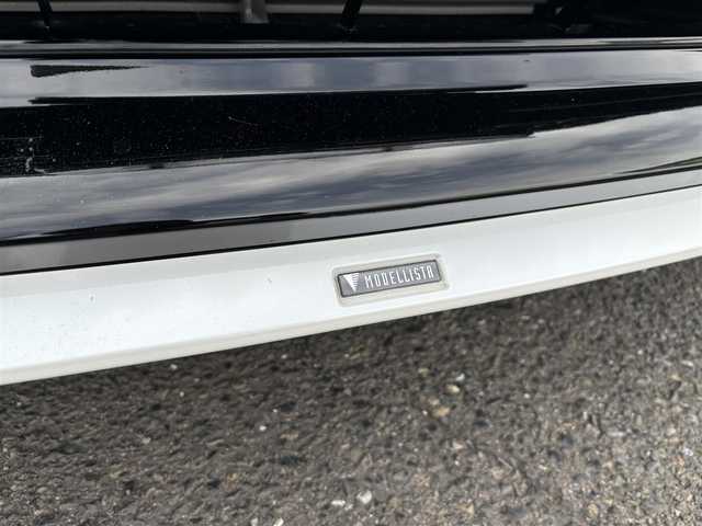 トヨタ カローラ クロス Z 愛知県 2025(令7)年 0.7万km プラチナホワイトパールマイカ /禁煙//ワンオーナー//ガラスルーフ//モデリスタエアロ（フロント・サイド・リア）//モデリスタカラードフェンダー//モデリスタドアプロテクター//黒半革シート//シートヒーター（前席）//パワーシート（D席）//純正18AW//メーカーナビ//フルセグ/BT/USB/Miracast//バックカメラ//ビルトインETC2.0//ハンズフリーパワーバックドア//置くだけ充電//ACC/PCS/LDA/BSM/PDA/RCTA/PKSB/SEA/RSA//発進遅れ告知//後退速度抑制//横滑り防止装置//電子制御パーキングブレーキ//ブレーキホールド//前後クリアランスソナー//LEDオートライト//LEDフォグランプ//LEDルームランプ//オートマチックハイビーム//本革巻きステアリング//ステアリングヒーター//ステアリングスイッチ//ルーフレール//MTモード付AT//ドリンクホルダー//スペアスマートキー//新車時保証書//取扱説明書