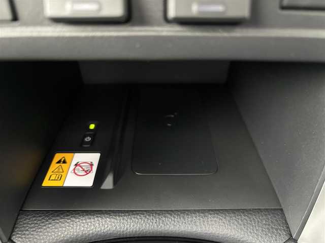 トヨタ カローラ クロス Z 愛知県 2025(令7)年 0.7万km プラチナホワイトパールマイカ /禁煙//ワンオーナー//ガラスルーフ//モデリスタエアロ（フロント・サイド・リア）//モデリスタカラードフェンダー//モデリスタドアプロテクター//黒半革シート//シートヒーター（前席）//パワーシート（D席）//純正18AW//メーカーナビ//フルセグ/BT/USB/Miracast//バックカメラ//ビルトインETC2.0//ハンズフリーパワーバックドア//置くだけ充電//ACC/PCS/LDA/BSM/PDA/RCTA/PKSB/SEA/RSA//発進遅れ告知//後退速度抑制//横滑り防止装置//電子制御パーキングブレーキ//ブレーキホールド//前後クリアランスソナー//LEDオートライト//LEDフォグランプ//LEDルームランプ//オートマチックハイビーム//本革巻きステアリング//ステアリングヒーター//ステアリングスイッチ//ルーフレール//MTモード付AT//ドリンクホルダー//スペアスマートキー//新車時保証書//取扱説明書