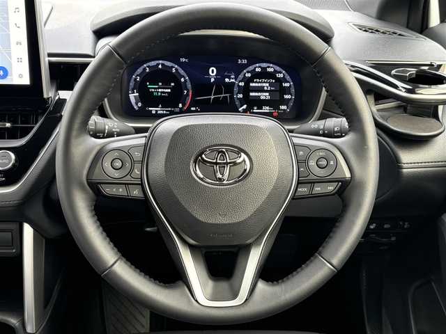 トヨタ カローラ クロス Z 愛知県 2025(令7)年 0.7万km プラチナホワイトパールマイカ /禁煙//ワンオーナー//ガラスルーフ//モデリスタエアロ（フロント・サイド・リア）//モデリスタカラードフェンダー//モデリスタドアプロテクター//黒半革シート//シートヒーター（前席）//パワーシート（D席）//純正18AW//メーカーナビ//フルセグ/BT/USB/Miracast//バックカメラ//ビルトインETC2.0//ハンズフリーパワーバックドア//置くだけ充電//ACC/PCS/LDA/BSM/PDA/RCTA/PKSB/SEA/RSA//発進遅れ告知//後退速度抑制//横滑り防止装置//電子制御パーキングブレーキ//ブレーキホールド//前後クリアランスソナー//LEDオートライト//LEDフォグランプ//LEDルームランプ//オートマチックハイビーム//本革巻きステアリング//ステアリングヒーター//ステアリングスイッチ//ルーフレール//MTモード付AT//ドリンクホルダー//スペアスマートキー//新車時保証書//取扱説明書