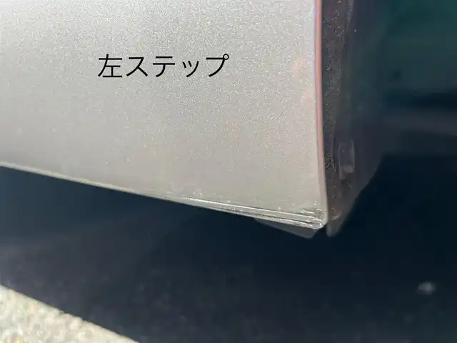 トヨタ プリウス ＰＨＶ S ナビパッケージ 三重県 2017(平29)年 7.2万km スティールブロンドM 11.6インチ純正ナビ（Bluetooth/地デジTV/AM/FM/USB/iPod/AUX）/セーフティセンスP（プリクラッシュセーフティシステム/レーンディパーチャーアラート/アダプティブハイビームシステム/レーダークルーズコントロール）/バックカメラ/ビルトインETC/純正ドライブレコーダー（前）/シートヒーター（前席）/ステアリングヒーター/クールグレー内装/ターコイズエアコン吹出口加飾/ボディ同色ドアミラー（電動オート格納機能/ヒーター/ウィンカー付/無塗装ドアミラー取付部）/充電インレット（普通充電/急速充電）/レーダー（コムテック/リモコン有）/オートエアコン（リモートエアコンシステム）/静電式エアコンパネル/LEDヘッドランプ/ブルーエンブレム付ブラックアクリル製フロントグリル/開口部無塗装横桟フロントバンパー/薄暮灯付LEDフロントフォグランプ/スマートエントリー/スタートシステム（ブルーエンジンスイッチ）/スペアキー