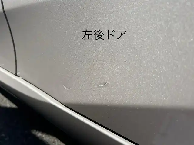 トヨタ プリウス ＰＨＶ S ナビパッケージ 三重県 2017(平29)年 7.2万km スティールブロンドM 11.6インチ純正ナビ（Bluetooth/地デジTV/AM/FM/USB/iPod/AUX）/セーフティセンスP（プリクラッシュセーフティシステム/レーンディパーチャーアラート/アダプティブハイビームシステム/レーダークルーズコントロール）/バックカメラ/ビルトインETC/純正ドライブレコーダー（前）/シートヒーター（前席）/ステアリングヒーター/クールグレー内装/ターコイズエアコン吹出口加飾/ボディ同色ドアミラー（電動オート格納機能/ヒーター/ウィンカー付/無塗装ドアミラー取付部）/充電インレット（普通充電/急速充電）/レーダー（コムテック/リモコン有）/オートエアコン（リモートエアコンシステム）/静電式エアコンパネル/LEDヘッドランプ/ブルーエンブレム付ブラックアクリル製フロントグリル/開口部無塗装横桟フロントバンパー/薄暮灯付LEDフロントフォグランプ/スマートエントリー/スタートシステム（ブルーエンジンスイッチ）/スペアキー