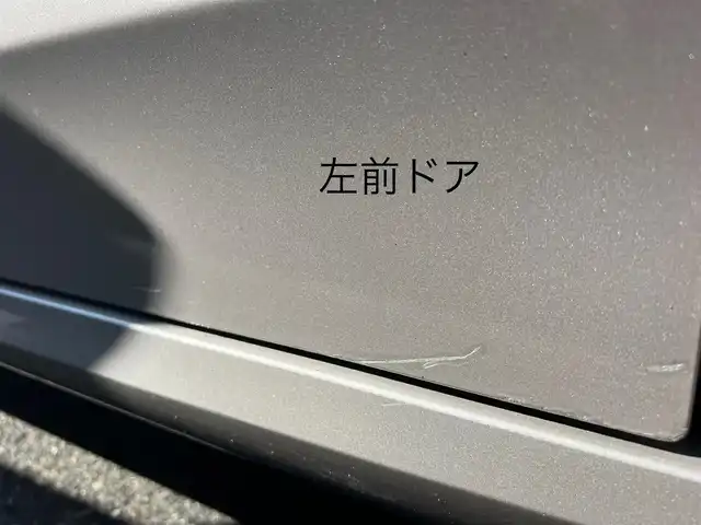 トヨタ プリウス ＰＨＶ S ナビパッケージ 三重県 2017(平29)年 7.2万km スティールブロンドM 11.6インチ純正ナビ（Bluetooth/地デジTV/AM/FM/USB/iPod/AUX）/セーフティセンスP（プリクラッシュセーフティシステム/レーンディパーチャーアラート/アダプティブハイビームシステム/レーダークルーズコントロール）/バックカメラ/ビルトインETC/純正ドライブレコーダー（前）/シートヒーター（前席）/ステアリングヒーター/クールグレー内装/ターコイズエアコン吹出口加飾/ボディ同色ドアミラー（電動オート格納機能/ヒーター/ウィンカー付/無塗装ドアミラー取付部）/充電インレット（普通充電/急速充電）/レーダー（コムテック/リモコン有）/オートエアコン（リモートエアコンシステム）/静電式エアコンパネル/LEDヘッドランプ/ブルーエンブレム付ブラックアクリル製フロントグリル/開口部無塗装横桟フロントバンパー/薄暮灯付LEDフロントフォグランプ/スマートエントリー/スタートシステム（ブルーエンジンスイッチ）/スペアキー