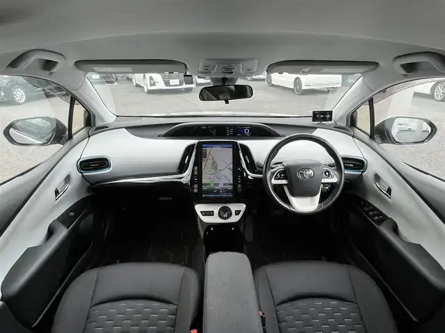 トヨタ プリウス ＰＨＶ S ナビパッケージ 三重県 2017(平29)年 7.2万km スティールブロンドM 11.6インチ純正ナビ（Bluetooth/地デジTV/AM/FM/USB/iPod/AUX）/セーフティセンスP（プリクラッシュセーフティシステム/レーンディパーチャーアラート/アダプティブハイビームシステム/レーダークルーズコントロール）/バックカメラ/ビルトインETC/純正ドライブレコーダー（前）/シートヒーター（前席）/ステアリングヒーター/クールグレー内装/ターコイズエアコン吹出口加飾/ボディ同色ドアミラー（電動オート格納機能/ヒーター/ウィンカー付/無塗装ドアミラー取付部）/充電インレット（普通充電/急速充電）/レーダー（コムテック/リモコン有）/オートエアコン（リモートエアコンシステム）/静電式エアコンパネル/LEDヘッドランプ/ブルーエンブレム付ブラックアクリル製フロントグリル/開口部無塗装横桟フロントバンパー/薄暮灯付LEDフロントフォグランプ/スマートエントリー/スタートシステム（ブルーエンジンスイッチ）/スペアキー