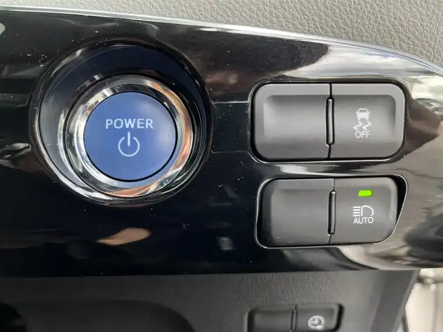 トヨタ プリウス ＰＨＶ S ナビパッケージ 三重県 2017(平29)年 7.2万km スティールブロンドM 11.6インチ純正ナビ（Bluetooth/地デジTV/AM/FM/USB/iPod/AUX）/セーフティセンスP（プリクラッシュセーフティシステム/レーンディパーチャーアラート/アダプティブハイビームシステム/レーダークルーズコントロール）/バックカメラ/ビルトインETC/純正ドライブレコーダー（前）/シートヒーター（前席）/ステアリングヒーター/クールグレー内装/ターコイズエアコン吹出口加飾/ボディ同色ドアミラー（電動オート格納機能/ヒーター/ウィンカー付/無塗装ドアミラー取付部）/充電インレット（普通充電/急速充電）/レーダー（コムテック/リモコン有）/オートエアコン（リモートエアコンシステム）/静電式エアコンパネル/LEDヘッドランプ/ブルーエンブレム付ブラックアクリル製フロントグリル/開口部無塗装横桟フロントバンパー/薄暮灯付LEDフロントフォグランプ/スマートエントリー/スタートシステム（ブルーエンジンスイッチ）/スペアキー