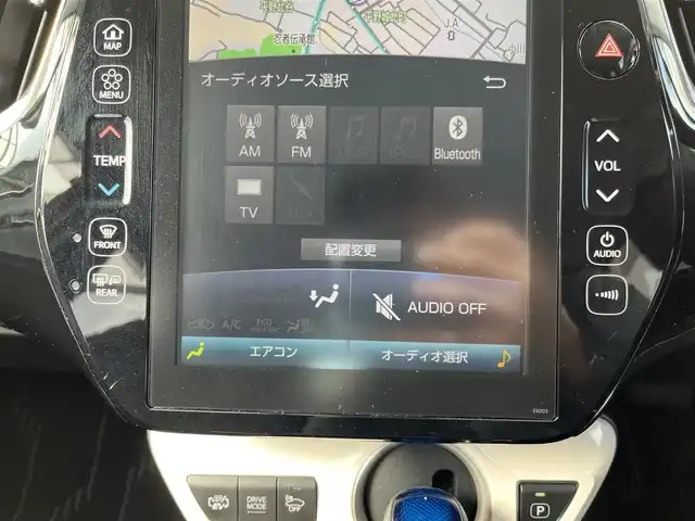 トヨタ プリウス ＰＨＶ S ナビパッケージ 三重県 2017(平29)年 7.2万km スティールブロンドM 11.6インチ純正ナビ（Bluetooth/地デジTV/AM/FM/USB/iPod/AUX）/セーフティセンスP（プリクラッシュセーフティシステム/レーンディパーチャーアラート/アダプティブハイビームシステム/レーダークルーズコントロール）/バックカメラ/ビルトインETC/純正ドライブレコーダー（前）/シートヒーター（前席）/ステアリングヒーター/クールグレー内装/ターコイズエアコン吹出口加飾/ボディ同色ドアミラー（電動オート格納機能/ヒーター/ウィンカー付/無塗装ドアミラー取付部）/充電インレット（普通充電/急速充電）/レーダー（コムテック/リモコン有）/オートエアコン（リモートエアコンシステム）/静電式エアコンパネル/LEDヘッドランプ/ブルーエンブレム付ブラックアクリル製フロントグリル/開口部無塗装横桟フロントバンパー/薄暮灯付LEDフロントフォグランプ/スマートエントリー/スタートシステム（ブルーエンジンスイッチ）/スペアキー