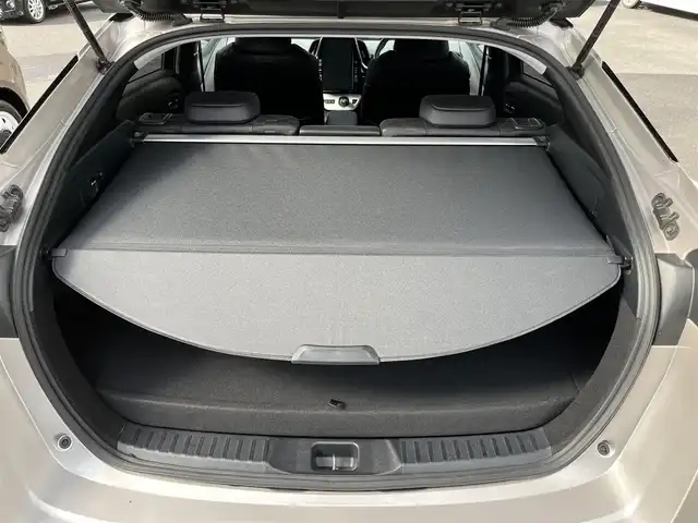 トヨタ プリウス ＰＨＶ S ナビパッケージ 三重県 2017(平29)年 7.2万km スティールブロンドM 11.6インチ純正ナビ（Bluetooth/地デジTV/AM/FM/USB/iPod/AUX）/セーフティセンスP（プリクラッシュセーフティシステム/レーンディパーチャーアラート/アダプティブハイビームシステム/レーダークルーズコントロール）/バックカメラ/ビルトインETC/純正ドライブレコーダー（前）/シートヒーター（前席）/ステアリングヒーター/クールグレー内装/ターコイズエアコン吹出口加飾/ボディ同色ドアミラー（電動オート格納機能/ヒーター/ウィンカー付/無塗装ドアミラー取付部）/充電インレット（普通充電/急速充電）/レーダー（コムテック/リモコン有）/オートエアコン（リモートエアコンシステム）/静電式エアコンパネル/LEDヘッドランプ/ブルーエンブレム付ブラックアクリル製フロントグリル/開口部無塗装横桟フロントバンパー/薄暮灯付LEDフロントフォグランプ/スマートエントリー/スタートシステム（ブルーエンジンスイッチ）/スペアキー