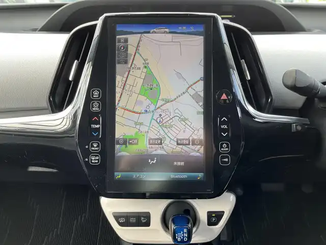 トヨタ プリウス ＰＨＶ S ナビパッケージ 三重県 2017(平29)年 7.2万km スティールブロンドM 11.6インチ純正ナビ（Bluetooth/地デジTV/AM/FM/USB/iPod/AUX）/セーフティセンスP（プリクラッシュセーフティシステム/レーンディパーチャーアラート/アダプティブハイビームシステム/レーダークルーズコントロール）/バックカメラ/ビルトインETC/純正ドライブレコーダー（前）/シートヒーター（前席）/ステアリングヒーター/クールグレー内装/ターコイズエアコン吹出口加飾/ボディ同色ドアミラー（電動オート格納機能/ヒーター/ウィンカー付/無塗装ドアミラー取付部）/充電インレット（普通充電/急速充電）/レーダー（コムテック/リモコン有）/オートエアコン（リモートエアコンシステム）/静電式エアコンパネル/LEDヘッドランプ/ブルーエンブレム付ブラックアクリル製フロントグリル/開口部無塗装横桟フロントバンパー/薄暮灯付LEDフロントフォグランプ/スマートエントリー/スタートシステム（ブルーエンジンスイッチ）/スペアキー