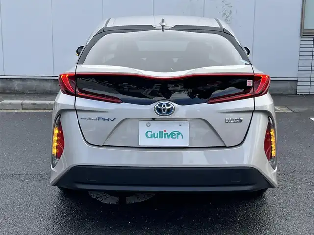 トヨタ プリウス ＰＨＶ S ナビパッケージ 三重県 2017(平29)年 7.2万km スティールブロンドM 11.6インチ純正ナビ（Bluetooth/地デジTV/AM/FM/USB/iPod/AUX）/セーフティセンスP（プリクラッシュセーフティシステム/レーンディパーチャーアラート/アダプティブハイビームシステム/レーダークルーズコントロール）/バックカメラ/ビルトインETC/純正ドライブレコーダー（前）/シートヒーター（前席）/ステアリングヒーター/クールグレー内装/ターコイズエアコン吹出口加飾/ボディ同色ドアミラー（電動オート格納機能/ヒーター/ウィンカー付/無塗装ドアミラー取付部）/充電インレット（普通充電/急速充電）/レーダー（コムテック/リモコン有）/オートエアコン（リモートエアコンシステム）/静電式エアコンパネル/LEDヘッドランプ/ブルーエンブレム付ブラックアクリル製フロントグリル/開口部無塗装横桟フロントバンパー/薄暮灯付LEDフロントフォグランプ/スマートエントリー/スタートシステム（ブルーエンジンスイッチ）/スペアキー