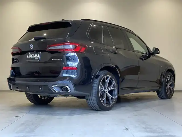 ＢＭＷ ＢＭＷ Ｘ５ xDrive 35d Mスポーツ 熊本県 2022(令4)年 2.3万km 黒 ・ワンオーナー/・プッシュスタート/・パノラマサンルーフ/・インテリジェントセーフティ/・注意喚起アシスタント/・ステアリングアシスト/・PDC自動起動/・アクティブPDC緊急ブレーキ/・パーキングアシスト/・ハイビームアシスト/・クルーズコントロール(追従式)/・茶革シート/・前席パワーシート/・全席シートヒーター/・純正メモリナビ/　【Bluetooth・USB・AppleCarPlay】/・フルセグTV/・全方位カメラ/・ETC/・ワイヤレス充電/・ドライブレコーダー(前後録画)/・パワーバックドア/・LEDヘッドランプ/・純正マット/・保証書/取説フリップダウンモニター