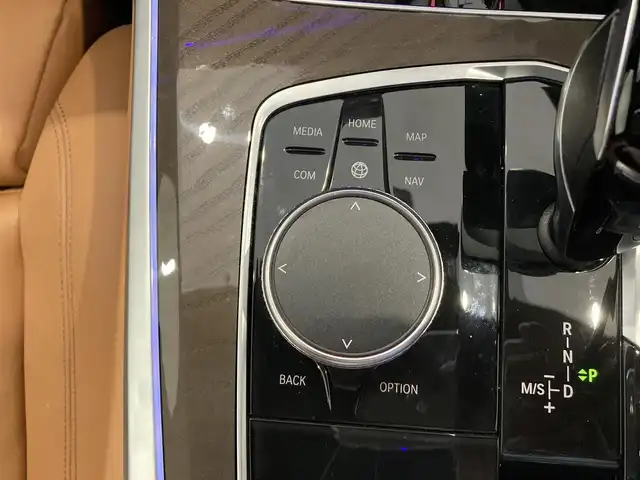 ＢＭＷ ＢＭＷ Ｘ５ xDrive 35d Mスポーツ 熊本県 2022(令4)年 2.3万km 黒 ・ワンオーナー/・プッシュスタート/・パノラマサンルーフ/・インテリジェントセーフティ/・注意喚起アシスタント/・ステアリングアシスト/・PDC自動起動/・アクティブPDC緊急ブレーキ/・パーキングアシスト/・ハイビームアシスト/・クルーズコントロール(追従式)/・茶革シート/・前席パワーシート/・全席シートヒーター/・純正メモリナビ/　【Bluetooth・USB・AppleCarPlay】/・フルセグTV/・全方位カメラ/・ETC/・ワイヤレス充電/・ドライブレコーダー(前後録画)/・パワーバックドア/・LEDヘッドランプ/・純正マット/・保証書/取説フリップダウンモニター