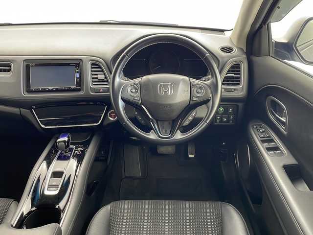 ホンダ ヴェゼル ハイブリッド Z ホンダセンシング 愛知県 2017(平29)年 5.7万km ルーセブラックM /禁煙車//純正ナビ(VXM-164VFi)//フルセグTV・AMFM・CD・DVD・SD・Bluetooth//バックカメラ//ETC//コンフォートビューパッケージ//ホンダセンシング//LEDヘッドライト//オートライト//フロントフォグランプ//ルーフレール//メッキフロントバンパーガーニッシュ//メッキフロントフォグガーニッシュ//チタン風マフラーカッター//専用インテリア(スエード調+ブラウンステッチ)//プライムスムース&スエード調コンビシート//前席シートヒーター//プラズマクラスター//電子パーキングブレーキ//ブレーキホールド//純正18インチアルミホイール//無限フロアマット//無限ドアバイザー//革巻きステアリング//ステアリングスイッチ//プッシュスタート//電動格納ミラー//アイドリングストップ//イモビライザー//新車保証書