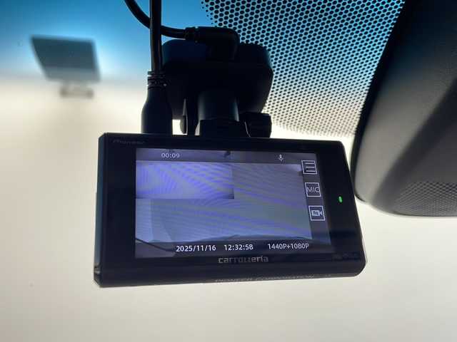 ホンダ ヴェゼル ハイブリッド Z ホンダセンシング 愛知県 2017(平29)年 5.7万km ルーセブラックM /禁煙車//純正ナビ(VXM-164VFi)//フルセグTV・AMFM・CD・DVD・SD・Bluetooth//バックカメラ//ETC//コンフォートビューパッケージ//ホンダセンシング//LEDヘッドライト//オートライト//フロントフォグランプ//ルーフレール//メッキフロントバンパーガーニッシュ//メッキフロントフォグガーニッシュ//チタン風マフラーカッター//専用インテリア(スエード調+ブラウンステッチ)//プライムスムース&スエード調コンビシート//前席シートヒーター//プラズマクラスター//電子パーキングブレーキ//ブレーキホールド//純正18インチアルミホイール//無限フロアマット//無限ドアバイザー//革巻きステアリング//ステアリングスイッチ//プッシュスタート//電動格納ミラー//アイドリングストップ//イモビライザー//新車保証書