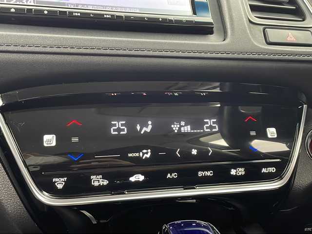 ホンダ ヴェゼル ハイブリッド Z ホンダセンシング 愛知県 2017(平29)年 5.7万km ルーセブラックM /禁煙車//純正ナビ(VXM-164VFi)//フルセグTV・AMFM・CD・DVD・SD・Bluetooth//バックカメラ//ETC//コンフォートビューパッケージ//ホンダセンシング//LEDヘッドライト//オートライト//フロントフォグランプ//ルーフレール//メッキフロントバンパーガーニッシュ//メッキフロントフォグガーニッシュ//チタン風マフラーカッター//専用インテリア(スエード調+ブラウンステッチ)//プライムスムース&スエード調コンビシート//前席シートヒーター//プラズマクラスター//電子パーキングブレーキ//ブレーキホールド//純正18インチアルミホイール//無限フロアマット//無限ドアバイザー//革巻きステアリング//ステアリングスイッチ//プッシュスタート//電動格納ミラー//アイドリングストップ//イモビライザー//新車保証書