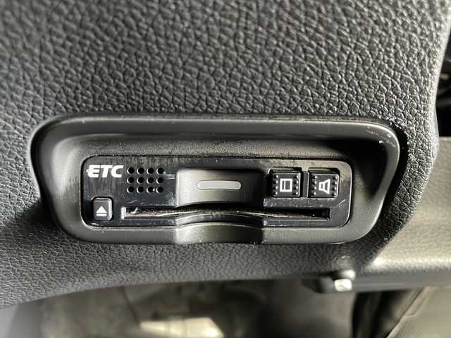 ホンダ ヴェゼル ハイブリッド Z ホンダセンシング 愛知県 2017(平29)年 5.7万km ルーセブラックM /禁煙車//純正ナビ(VXM-164VFi)//フルセグTV・AMFM・CD・DVD・SD・Bluetooth//バックカメラ//ETC//コンフォートビューパッケージ//ホンダセンシング//LEDヘッドライト//オートライト//フロントフォグランプ//ルーフレール//メッキフロントバンパーガーニッシュ//メッキフロントフォグガーニッシュ//チタン風マフラーカッター//専用インテリア(スエード調+ブラウンステッチ)//プライムスムース&スエード調コンビシート//前席シートヒーター//プラズマクラスター//電子パーキングブレーキ//ブレーキホールド//純正18インチアルミホイール//無限フロアマット//無限ドアバイザー//革巻きステアリング//ステアリングスイッチ//プッシュスタート//電動格納ミラー//アイドリングストップ//イモビライザー//新車保証書