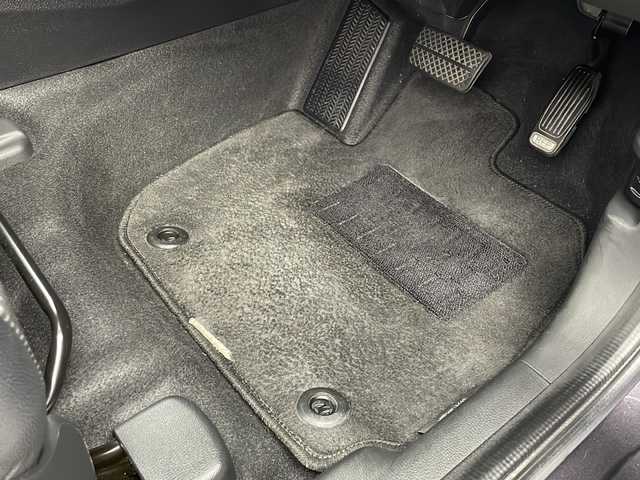 ホンダ ヴェゼル ハイブリッド Z ホンダセンシング 愛知県 2017(平29)年 5.7万km ルーセブラックM /禁煙車//純正ナビ(VXM-164VFi)//フルセグTV・AMFM・CD・DVD・SD・Bluetooth//バックカメラ//ETC//コンフォートビューパッケージ//ホンダセンシング//LEDヘッドライト//オートライト//フロントフォグランプ//ルーフレール//メッキフロントバンパーガーニッシュ//メッキフロントフォグガーニッシュ//チタン風マフラーカッター//専用インテリア(スエード調+ブラウンステッチ)//プライムスムース&スエード調コンビシート//前席シートヒーター//プラズマクラスター//電子パーキングブレーキ//ブレーキホールド//純正18インチアルミホイール//無限フロアマット//無限ドアバイザー//革巻きステアリング//ステアリングスイッチ//プッシュスタート//電動格納ミラー//アイドリングストップ//イモビライザー//新車保証書