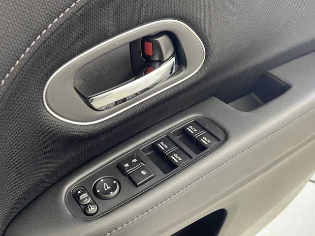 ホンダ ヴェゼル ハイブリッド Z ホンダセンシング 愛知県 2017(平29)年 5.7万km ルーセブラックM /禁煙車//純正ナビ(VXM-164VFi)//フルセグTV・AMFM・CD・DVD・SD・Bluetooth//バックカメラ//ETC//コンフォートビューパッケージ//ホンダセンシング//LEDヘッドライト//オートライト//フロントフォグランプ//ルーフレール//メッキフロントバンパーガーニッシュ//メッキフロントフォグガーニッシュ//チタン風マフラーカッター//専用インテリア(スエード調+ブラウンステッチ)//プライムスムース&スエード調コンビシート//前席シートヒーター//プラズマクラスター//電子パーキングブレーキ//ブレーキホールド//純正18インチアルミホイール//無限フロアマット//無限ドアバイザー//革巻きステアリング//ステアリングスイッチ//プッシュスタート//電動格納ミラー//アイドリングストップ//イモビライザー//新車保証書