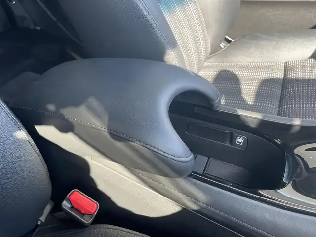 ホンダ ヴェゼル ハイブリッド Z ホンダセンシング 愛知県 2017(平29)年 5.7万km ルーセブラックM /禁煙車//純正ナビ(VXM-164VFi)//フルセグTV・AMFM・CD・DVD・SD・Bluetooth//バックカメラ//ETC//コンフォートビューパッケージ//ホンダセンシング//LEDヘッドライト//オートライト//フロントフォグランプ//ルーフレール//メッキフロントバンパーガーニッシュ//メッキフロントフォグガーニッシュ//チタン風マフラーカッター//専用インテリア(スエード調+ブラウンステッチ)//プライムスムース&スエード調コンビシート//前席シートヒーター//プラズマクラスター//電子パーキングブレーキ//ブレーキホールド//純正18インチアルミホイール//無限フロアマット//無限ドアバイザー//革巻きステアリング//ステアリングスイッチ//プッシュスタート//電動格納ミラー//アイドリングストップ//イモビライザー//新車保証書