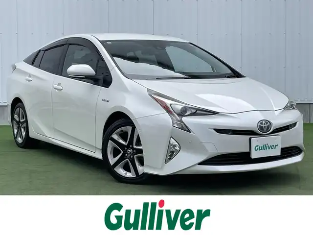 トヨタ プリウス A ツーリングセレクション 香川県 2016(平28)年 13.2万km ホワイトパールクリスタルシャイン 登録時走行距離：131366km/ディーラー純正9型SDナビ/　CD DVD BT フルセグTV/バックカメラ/プリクラッシュセーフティシステム/レーンキープアシスト/レーダークルーズコントロール/クリアランスソナー/ブラインドスポットモニター/ヘッドアップディスプレイ/パーキングアシスト/横滑り防止装置/オートハイビーム/LEDヘッドライト/オートライト/フォグランプ/ビルトインETC/ブラックレザーシート/シートヒーター/革巻きステアリング/ステアリングスイッチ/プッシュスタート/スマートキー/スペアキー